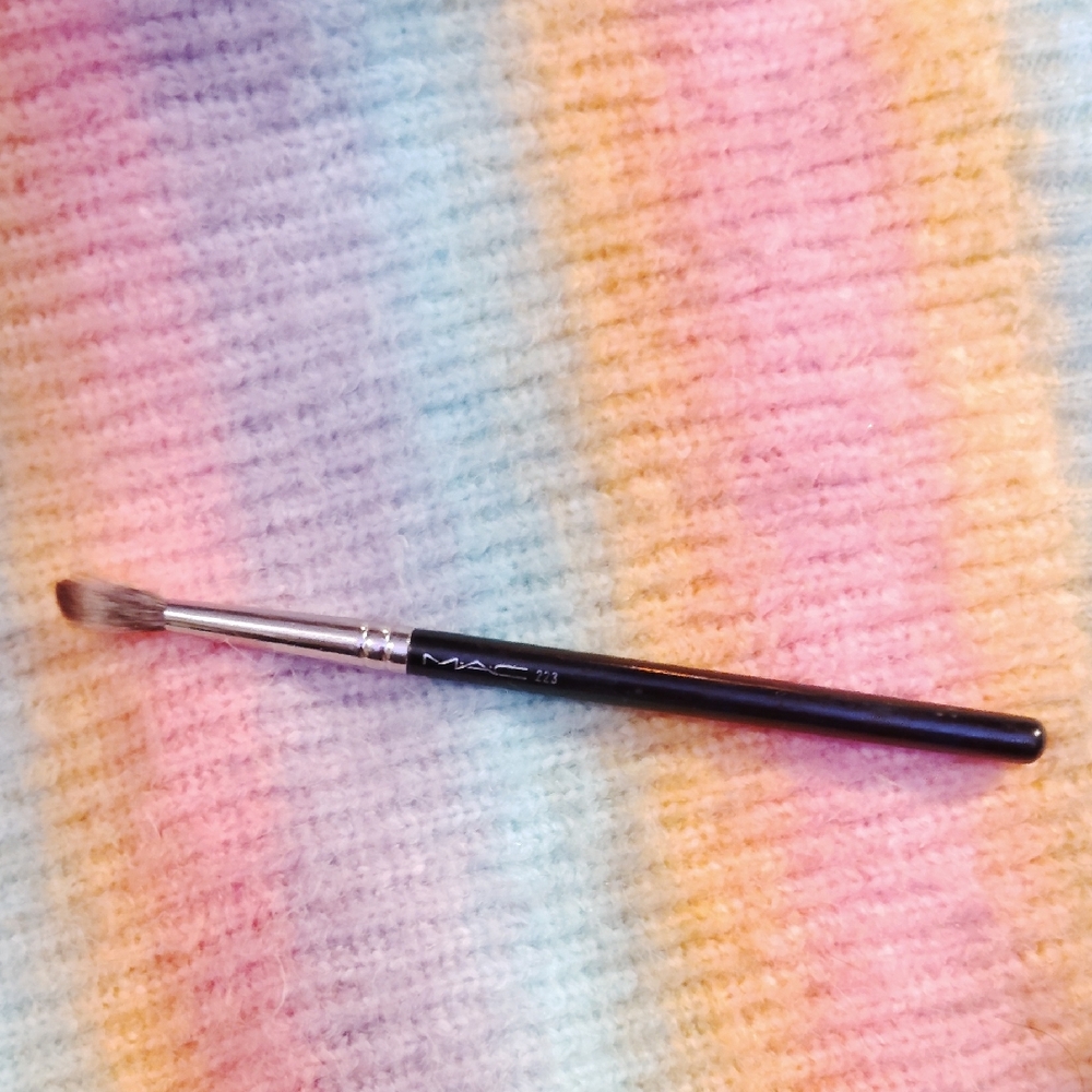 *RARE* MAC 223 Natural Hair Brush